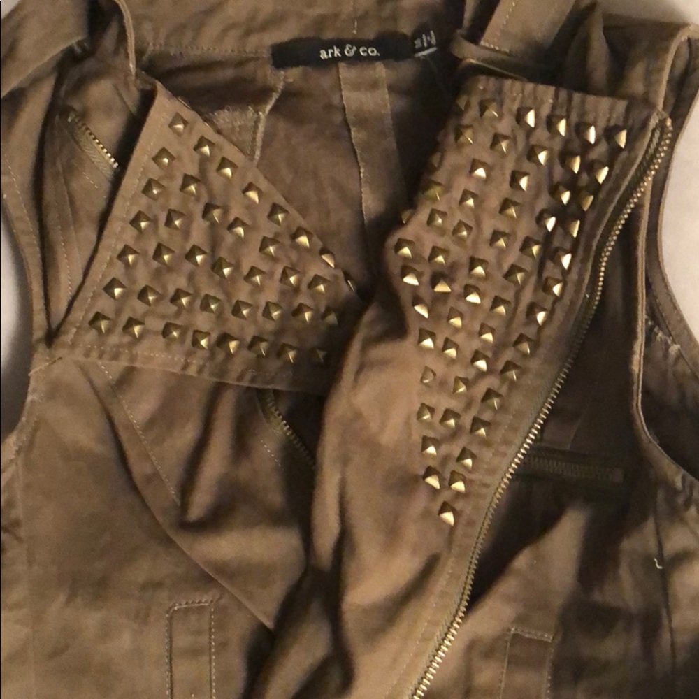 Vest - Picture 2 of 3